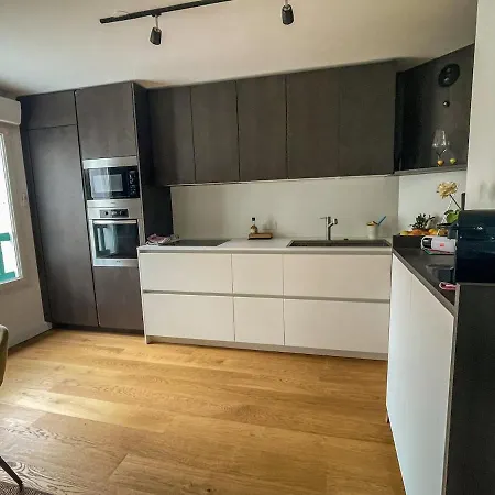 Bright, Apartment, Downtown, Balcony Daire Bayonne