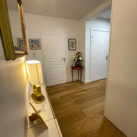 Bright, Apartment, Downtown, Balcony * באיון