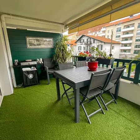 Bright, Apartment, Downtown, Balcony *