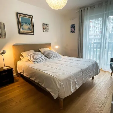Bright, Apartment, Downtown, Balcony Daire Bayonne
