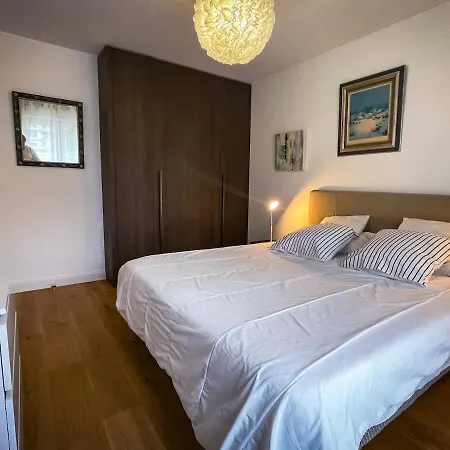 Bright, Apartment, Downtown, Balcony Bayonne