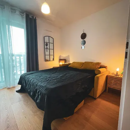 Bright, Apartment, Downtown, Balcony באיון